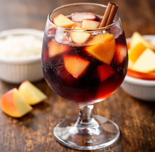 Şarap + Meyve (Ucuz Sangria)